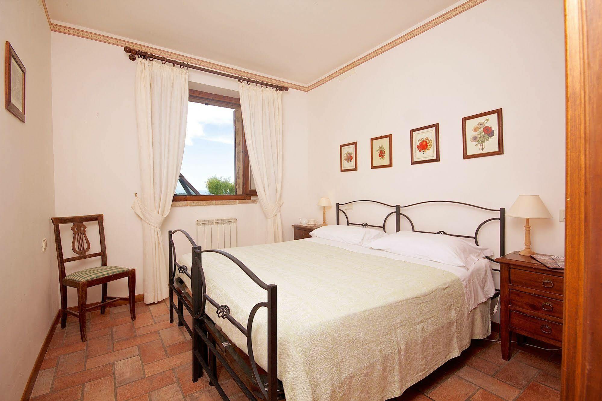 Agriturismo Le Colombe Асизи Екстериор снимка