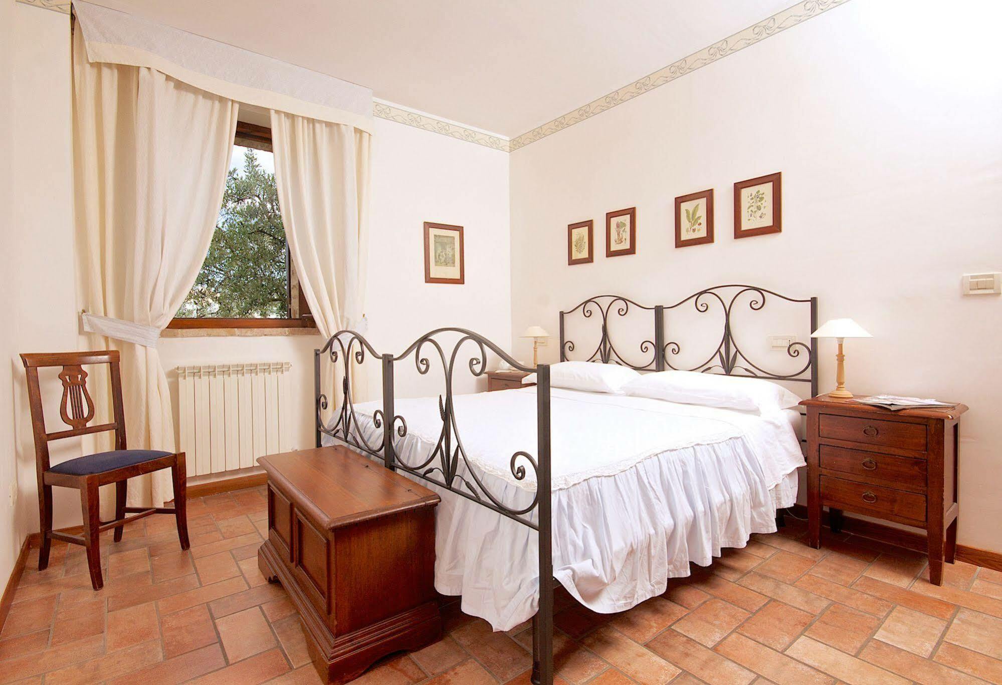 Agriturismo Le Colombe Асизи Екстериор снимка