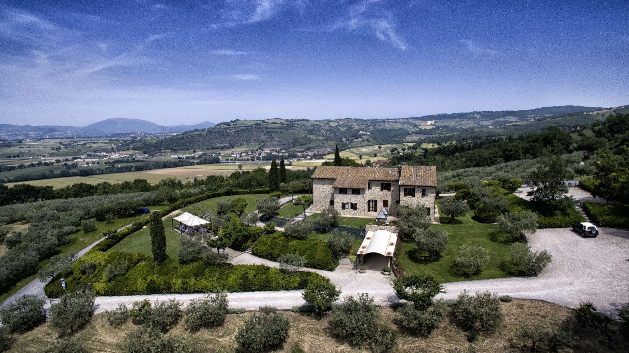 Agriturismo Le Colombe Асизи Екстериор снимка